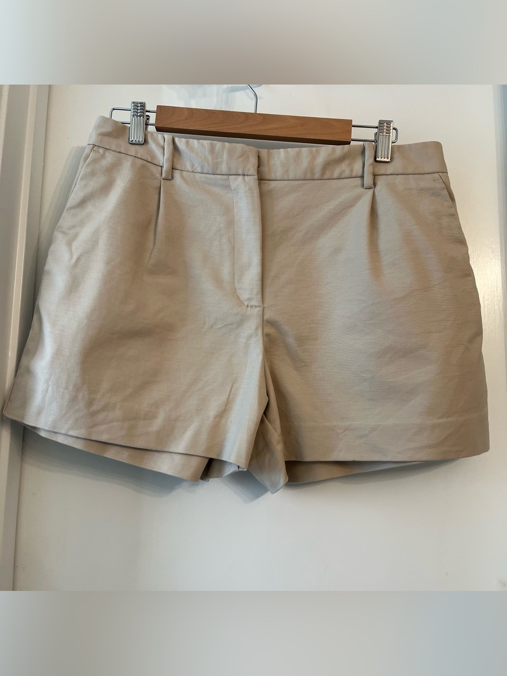 Zara Tailored Cream Mid-Rise Women's Shorts
